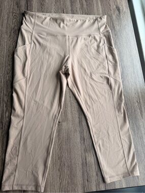 Xersion EverUltra Crop Legging in Light Taupe
